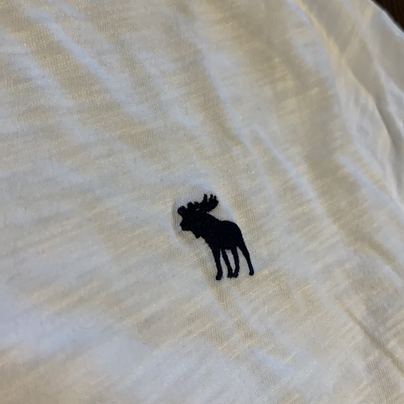 Here’s is 3 white Abercrombie top with tags in 1 that is very affordable! - Picture 3 of 6
